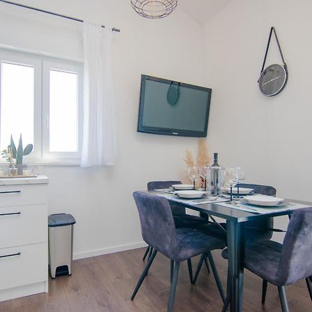 Apartments Aki Malinska Eksteriør bilde